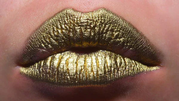Gold Lips Golden Lipgloss Sexy Lips Metallic Mouth Beauty Woman — Fotografie, imagine de stoc
