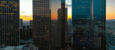 Los Angeles şehir merkezinin şehir manzarası. Panoramik şehir gökdelenleri. İş merkezi binası