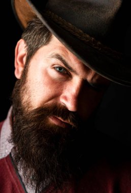 Deri şapkalı kovboy portresi. Amerikan kovboy filmi. Vahşi Batı Rodeosu