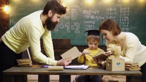 Junge Aus Der Grundschule Lern Und Bildungskonzept Für Kinder Glückliche — Stockvideo