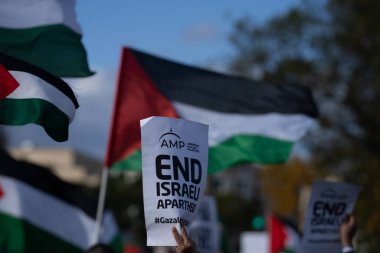 Washington DC, ABD - 21 Ekim 2023: Filistin yanlısı, İsrail karşıtı protestocular. İsrail ve Hamas Gazze Şeridi 'nde. İsrail ve Filistin arasındaki savaş. Gazze savaşı. Hamas, Tsahal ve Hasbullah savaşı