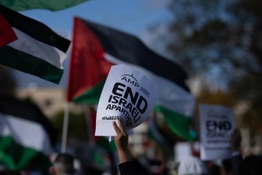 Washington DC, ABD - 21 Ekim 2023: Filistin yanlısı, İsrail karşıtı protestocular. İsrail ve Filistin, Gazze Şeridi 'nde. İsrail ve Filistin arasındaki savaş. Gazze Filistin Savaşı. Hamas Tsahal savaşı. Filistinliler