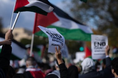 Washington DC, ABD - 21 Ekim 2023: Filistin yanlısı, İsrail karşıtı protestocular. İsrail ve Hamas Gazze Şeridi 'nde. İsrail ve Filistin arasındaki savaş. Gazze savaşı. Hamas, Tsahal ve Hasbullah savaşı