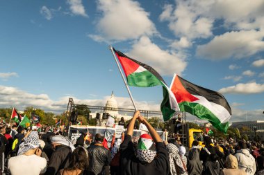 Washington DC, ABD - 21 Ekim 2023: Filistin yanlısı, İsrail karşıtı protestocular. İsrail ve Hamas Gazze Şeridi 'nde. İsrail ve Filistin arasındaki savaş. Filistin için Amerikalı Müslümanlar