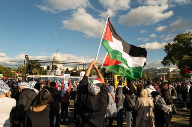 Washington DC, ABD - 21 Ekim 2023: Filistin yanlısı, İsrail karşıtı protestocular. İsrail ve Hamas Gazze Şeridi 'nde. İsrail ve Filistin arasındaki savaş. Gazze savaşı. Hamas, Tsahal ve Hasbullah savaşı