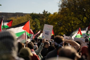 Washington DC, ABD - 21 Ekim 2023: Filistin yanlısı, İsrail karşıtı protestocular. İsrail ve Hamas Gazze Şeridi 'nde. İsrail ve Filistin arasındaki savaş. Gazze savaşı. Hamas, Tsahal ve Hasbullah savaşı