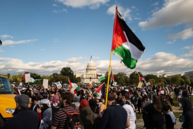 Washington DC, ABD - 21 Ekim 2023: Filistin yanlısı, İsrail karşıtı protestocular. İsrail ve Filistin, Gazze Şeridi 'nde. İsrail ve Filistin arasındaki savaş. Gazze Filistin Savaşı. Hamas Tsahal savaşı. Filistinliler