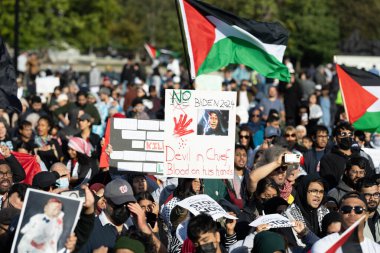 Washington DC, ABD - 21 Ekim 2023: Filistin yanlısı, İsrail karşıtı protestocular. İsrail ve Filistin, Gazze Şeridi 'nde. İsrail ve Filistin arasındaki savaş. Gazze Filistin Savaşı. Hamas Tsahal savaşı. Filistinliler
