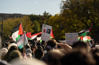 Washington DC, ABD - 21 Ekim 2023: Filistin yanlısı, İsrail karşıtı protestocular. İsrail ve Hamas Gazze Şeridi 'nde. İsrail ve Filistin arasındaki savaş. Gazze savaşı. Hamas, Tsahal ve Hasbullah savaşı