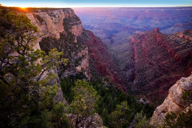 Kanyon kaya manzarası. Anıt vadisi. Panoramik manzara. Canyon Ulusal Parkı