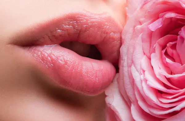 Natural Lips Lips Lipstick Closeup Beautiful Woman Mouth Rose — стоковое фото