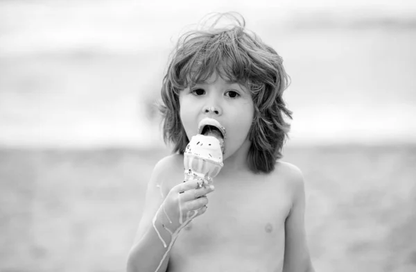 Child Eating Tasty Fresh Ice Cream Outdoors Warm Sunny Summer — Stock Photo, Image