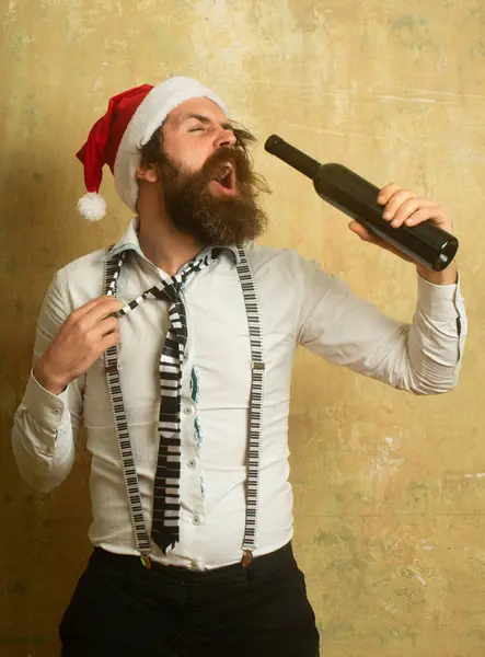 Алкоголик Санта Пьет Винную Бутылку Пьяный Санта Портрет Жестокого Человека — стоковое фото
