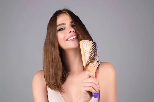 Young Woman Hair Comb Studio — Stock Photo, Image