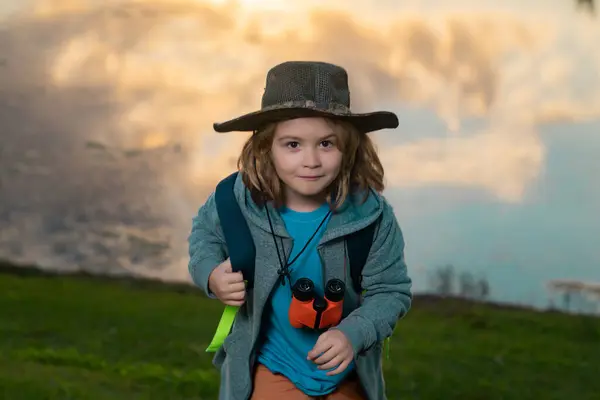 Traveler Tourist Kid Cute Blond Kid Binoculars Wearing Explorer Hat — Stock Photo, Image