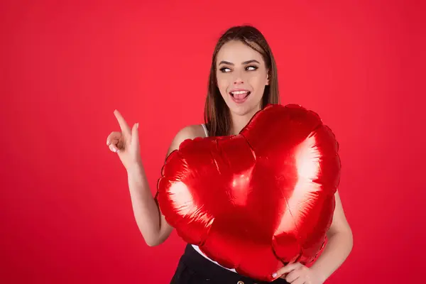 Alla Hjärtans Dag Porträtt Vackra Valentine Flicka Hålla Rött Hjärta — Stockfoto