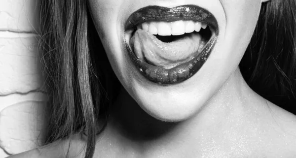 セクシーなフル唇 唇や女性の口の輝き 官能的な唇 — ストック写真