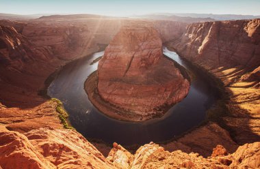 Colorado Kanyonu 'nda gün batımı. Arizona çöllerinin panoramik manzarası