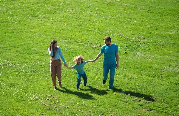 Family Child Walking Outdoors Summer Nature — Stock Photo, Image
