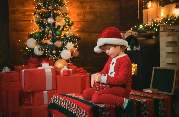 Atributos Navidad Caja Regalo Momentos Infancia Árbol Navidad Interior Navidad —  Fotos de Stock