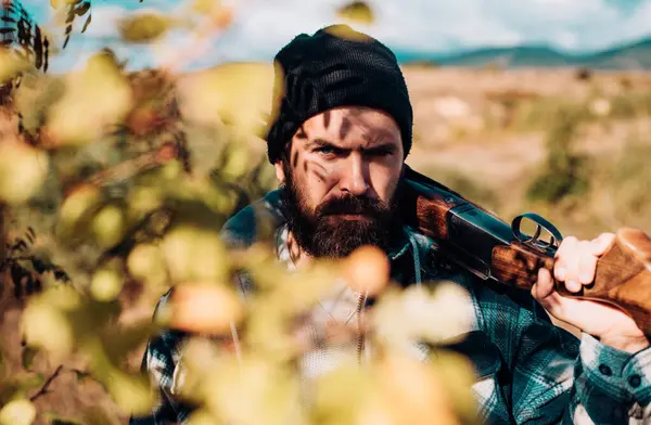 Bearded Hunter Man Holding Gun Walking Forest Hunter Shotgun Gun — Stock Photo, Image