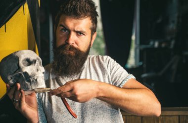 Saç salonu ve Kuaför vintage. Melisa sakallı. Kuaför Salonu. Berber Dükkanı harika zaman. Saç stili ve saç stilisti. Kuaför berber dükkanı çekici sakallı adamın saç kesimi yapma