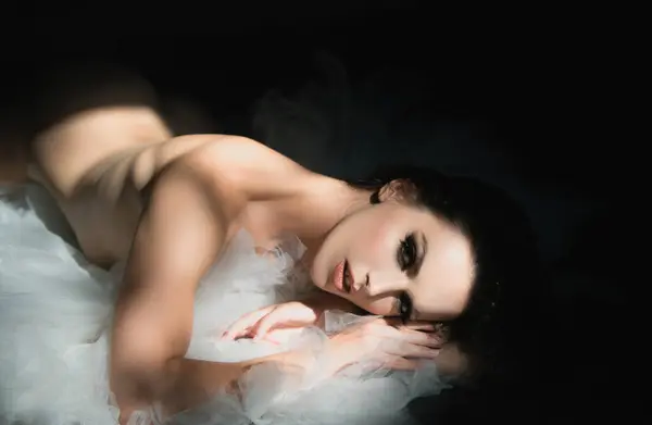 Modelo Sexy Desnuda Mujer Sensual Con Cuerpo Delgado Perfecto Posando —  Fotos de Stock