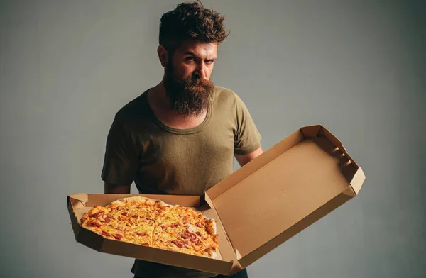 ピザの箱でセクシーな男 ピザとゲイ ピザ配達のコンセプトです イタリアのピザ レシピ — ストック写真