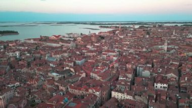 Venedik, İtalya 'nın havadan görünüşü. Bazilika, Büyük Kanal. Venedik silueti. İnsansız hava aracından Venedik Panoraması