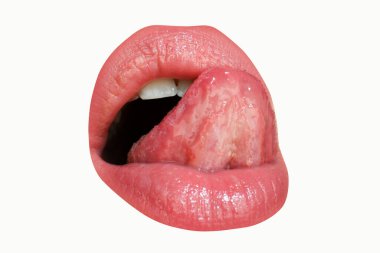 Seksi, baştan çıkarıcı bir jestle dudaklarını büzüştürüyor. Parlak lüks ağız.