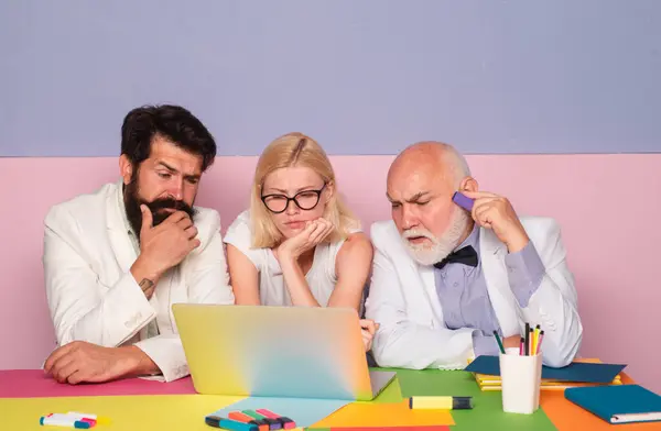 Serious Business People Concentrated Old Young Employee Analyzing Results Briefing — Stock Photo, Image