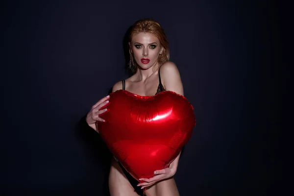 Liebe Und Valentinstag Schöne Mädchen Mit Herzförmigen Ballon Sexy Frau — Stockfoto