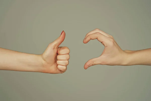 Som Kärlek Kvinnliga Och Manliga Händer Form Hjärta Händerna Form — Stockfoto