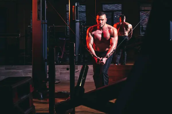 Macht Kraft Und Gesunder Lebensstil Sport Kraftvolle Attraktive Muskelprotze Trainieren — Stockfoto