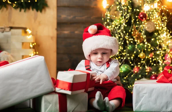 Bebé Usar Chapéu Pai Natal Criança Pequena Com Presente Natal — Fotografia de Stock