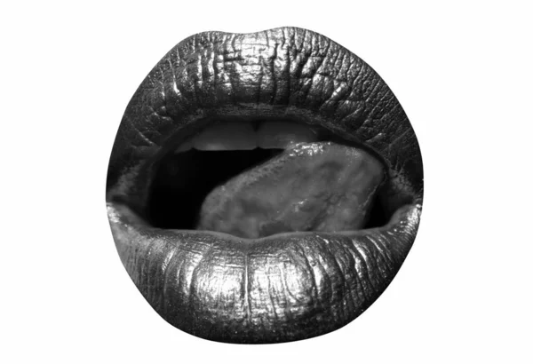孤立した背景に金の口紅と黄金の唇 官能的な女の子や金と女性の口 孤立した女性の舌を黄金の口 白に隔離されてる 唇のアイコン — ストック写真