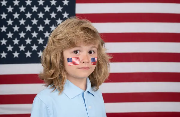 Grabben Firar Självständighetsdagen Juli Förenta Staterna Barn Med Amerikansk Flagga — Stockfoto