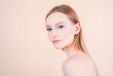 Doğal güzellik makyajı. Kozmetik prosedürleri. Sağlıklı cilt