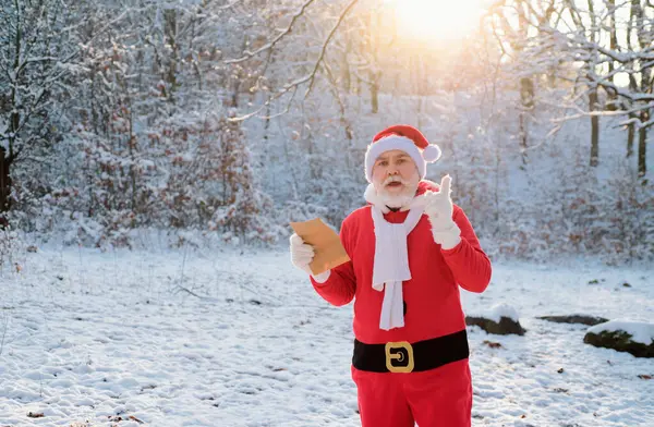 Kerstman Lezen Wis Hlist Komen Naar Het Winterbos Met Een — Stockfoto