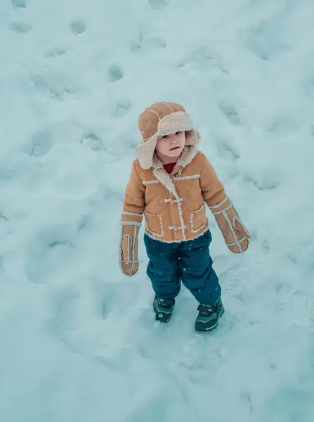 Glad Vinter För Barn Vinter Snö Och Barn Spel Vinterkänslor — Stockfoto