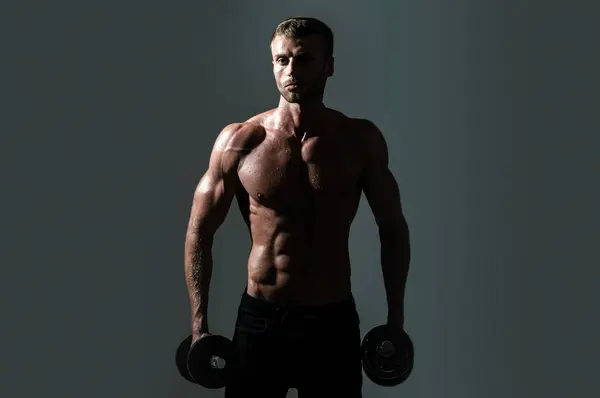 Σέξι Αθλητικός Κορμός Άντρας Αλτήρες Πορτραίτο Αθλητή Αλτήρες Shirtless Άνθρωπος — Φωτογραφία Αρχείου