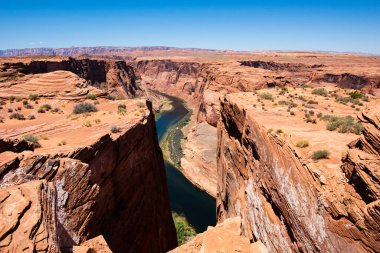 Colorado nehri Horseshoe Bend, Arizona 'da. Canyon Ulusal Parkı, Çöl. Kanyonlar çöl manzarası. Arizona 'daki Büyük Kanyon