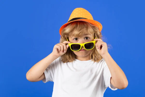 Ritratto Moda Divertente Bambino Ragazzo Cappello Estivo Shirt Occhiali Sole — Foto Stock