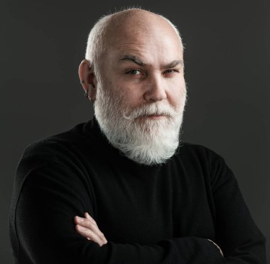 Yaşlı, yaşlı, olgun bir adam.