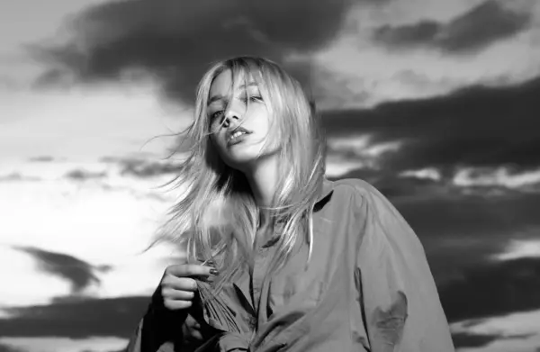 Sensual Blonde Woman Beautiful Girl Dramatic Sky Beautiful Girl Face — Stock Photo, Image