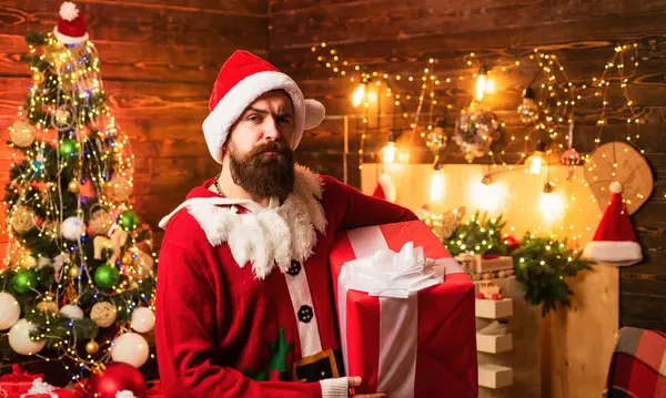 Delivery Gifts Gift Emotions Santa Man Holding Gift Merry Christmas — Stock Photo, Image