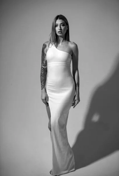 Model Style Trends White Dress Fashion Woman Vogue Dress Fashion — Stock Photo, Image