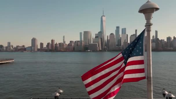 Flyger Baklänges Ovanför Manhattan Byggnader New York City Från Drönare — Stockvideo
