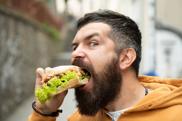 Eten Veel Eten Hongerige Man Eet Fastfood Burger Niet Nuttig — Stockfoto