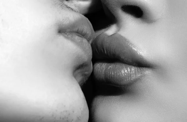 Bacio Sensuale Vicino Close Due Labbra Baciare Sensuale Intima Giovane — Foto Stock